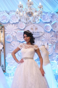 AdrianaBombom-DaniVieira-SheslaineHayalla-desfilam-de-IvanaBeaumond-no-inesquecivel-casamento-icweek-2017 (51)