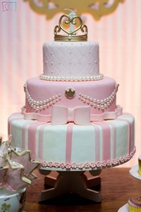 bolo-e-doces-festa-de-15-anos_Vestid-de-Debutante_blog-IvanaBeaumond (2)